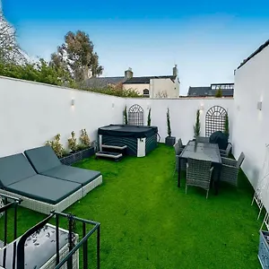  Apartment Gloucester Place Townhouse With Hot Tub!